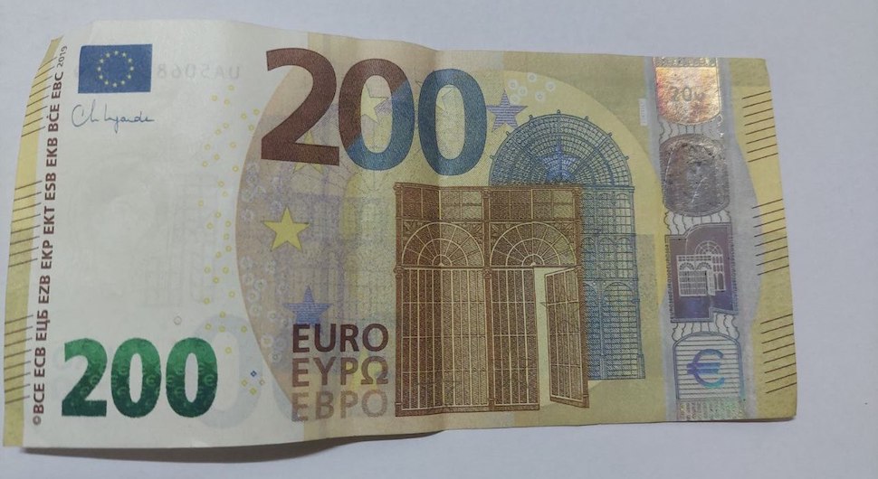 falsifikovani novac 200 evra.jpg